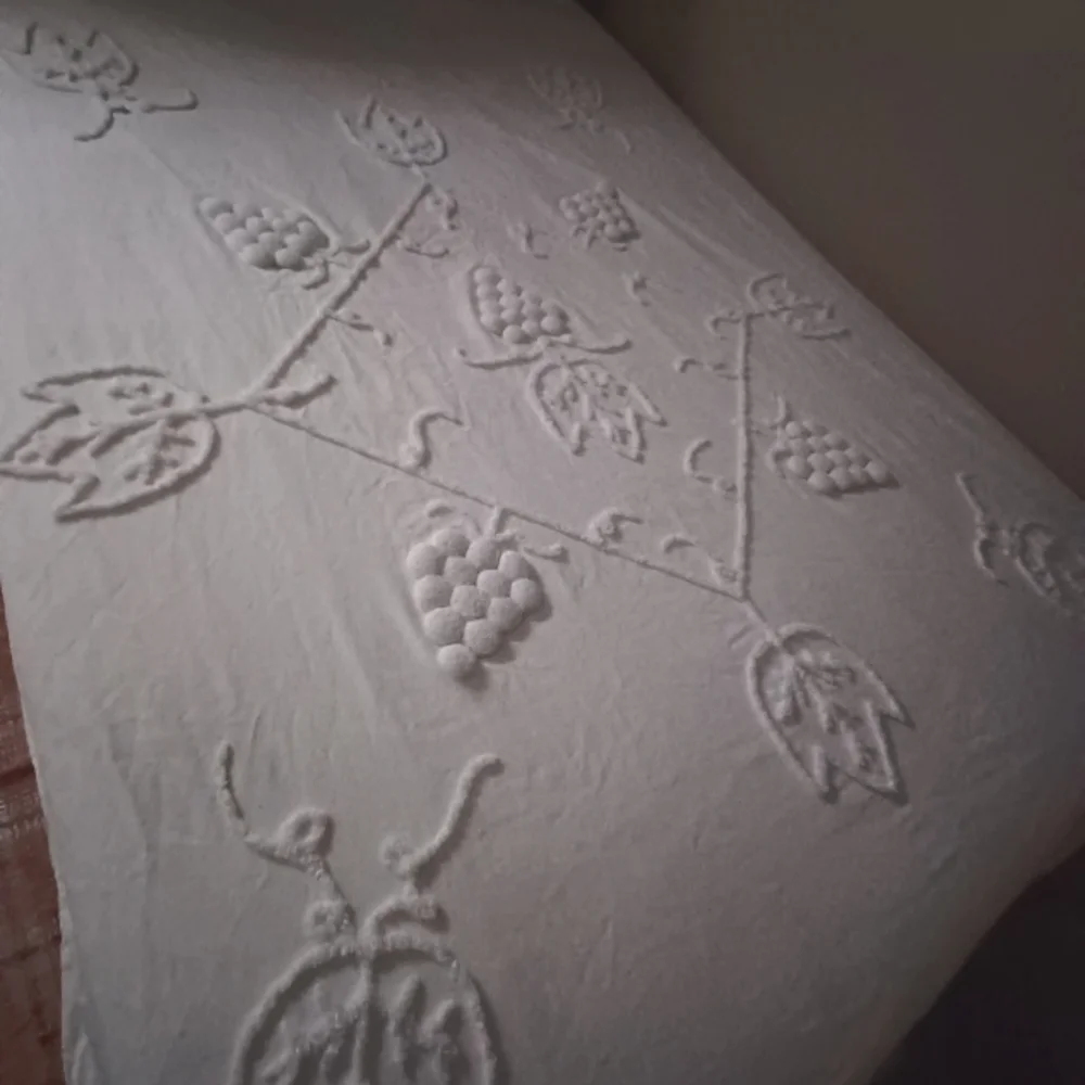 White chenille bedspread twin size 76x88 100 percent cotton